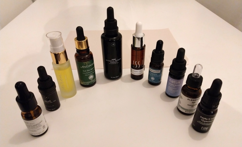 Seerumeja 10 kpl rivissä.